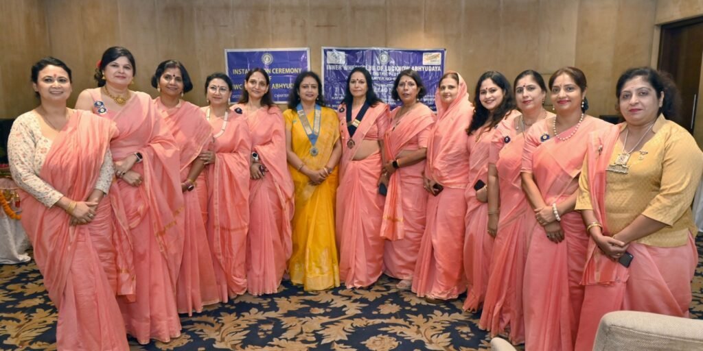 भव्यता के साथ संपन्न हुआ इनर व्हील क्लब अभ्युदय का इंस्टॉलेशन कार्यक्रम डॉ.मीनाक्षी सिंह बनीं नई प्रेसिडेंट लखनऊ: इनर व्हील क्लब अभ्युदय का इंस्टॉलेशन समारोह भव्यता और गरिमा के साथ संपन्न हुआ। इस अवसर पर डिस्ट्रिक्ट चेयरमैन प्रिया नारायण की उपस्थिति ने कार्यक्रम की शोभा बढ़ाई। समारोह में क्लब की नई कार्यकारिणी का गठन किया गया, जिसमें डॉ. मीनाक्षी सिंह को वर्ष 2025-26 के लिए अध्यक्ष पद की जिम्मेदारी सौंपी गई। उन्होंने क्लब के सेवा कार्यों को आगे बढ़ाने और समाज के प्रति समर्पित रहने का संकल्प लिया। मीनाक्षी के साथ और पदाधिकारी जैसे वाईस प्रेसिडेंट डॉ. मीनू कृपाल, सचिव सुबुही अल्वी, ट्रेजरर पायल, आईएसओ ऋतु अरोड़ा और विभा सिंह ने एडिटर के पद की सपथ ग्रहण की। कार्यक्रम में प्रेरणादायक वक्तव्य, सांस्कृतिक प्रस्तुतियाँ और आगामी सामाजिक प्रोजेक्ट्स की रूपरेखा प्रस्तुत की गई। कई गणमान्य अतिथियों, पूर्व अध्यक्षों और सदस्यों की उपस्थिति ने समारोह को विशेष बना दिया। इनर व्हील क्लब अभ्युदय महिला सशक्तिकरण, स्वास्थ्य, शिक्षा और पर्यावरण के क्षेत्र में सतत रूप से कार्यरत है और समाज में सकारात्मक बदलाव लाने के लिए प्रतिबद्ध।