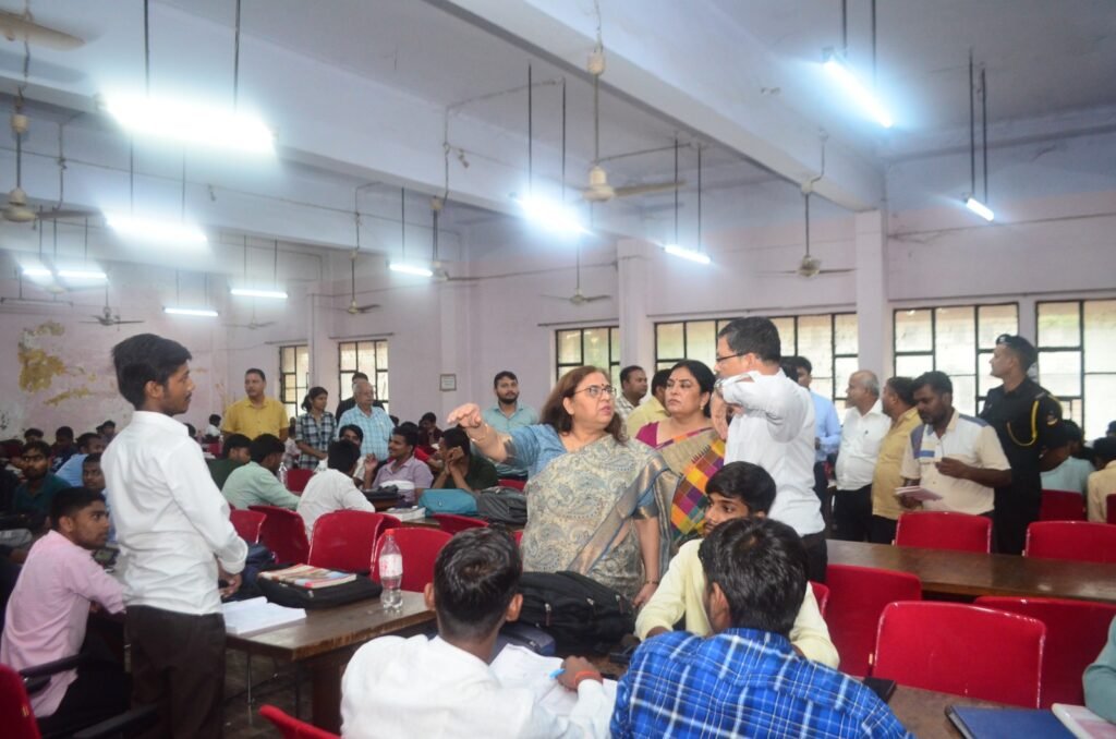 कुलपति ने किया केंद्रीय ग्रंथालय का निरीक्षण, छात्रों के लिए की आधुनिक सुविधाओं की घोषणा
