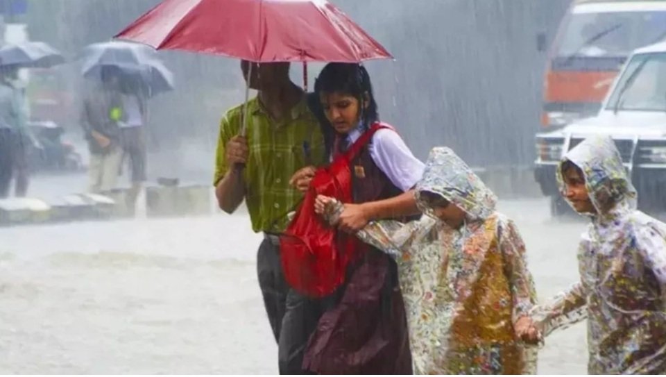Uttarakhand News: राज्य में भारी बारिश का अलर्ट, देहरादून में स्कूलों की छुट्टी