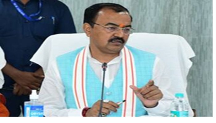 UP News: डिप्टी सीएम का आरोप, कांवड़ यात्रा में अपने लोगों को भेज कर माहौल खराब कर रही सपा