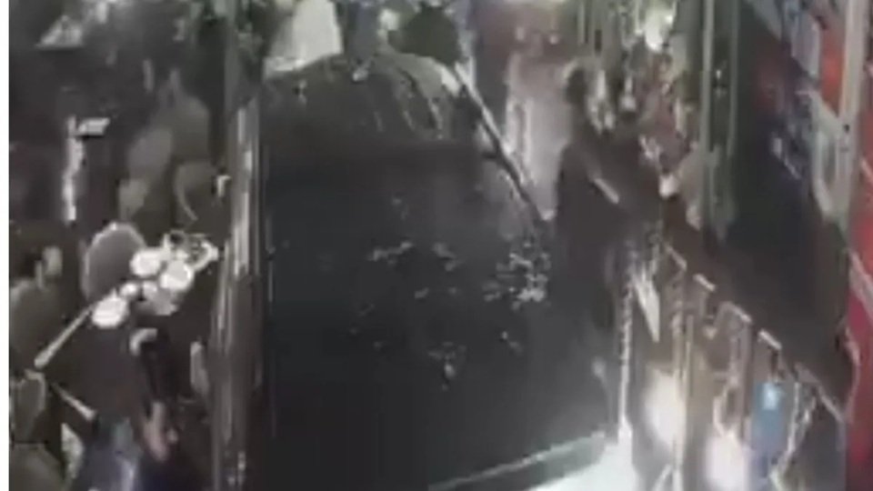 Lucknow News: ढाबे में जा घुसी बेकाबू स्कॉर्पियो, सोशल मीडिया पर वीडियो वायरल