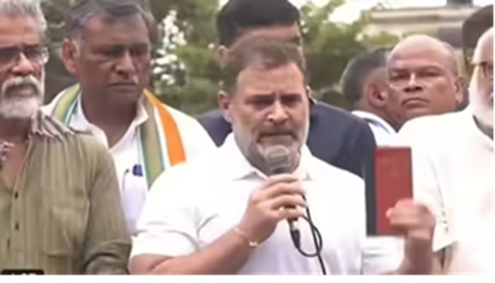 Bihar Election: Rahul Gandhi का आरोप- चुनाव आयोग बिहार में हमारे वोटरों की चोरी कर रहा