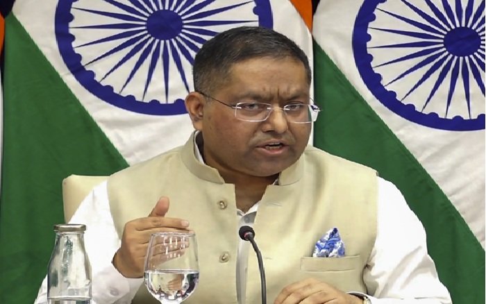 डोनाल्‍ड ट्रंप की टैरिफ बढ़ाने की धमकी पर पहली बार बोला भारत, कहा- अमेरिका भी तो रूस से यूरेनियम-खाद ले रहा