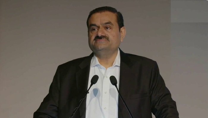 गौतम अडाणी ने लखनऊ IIM में स्टूडेंट्स को दिए टिप्स, बोले- आप विकसित भारत का सपना हैं