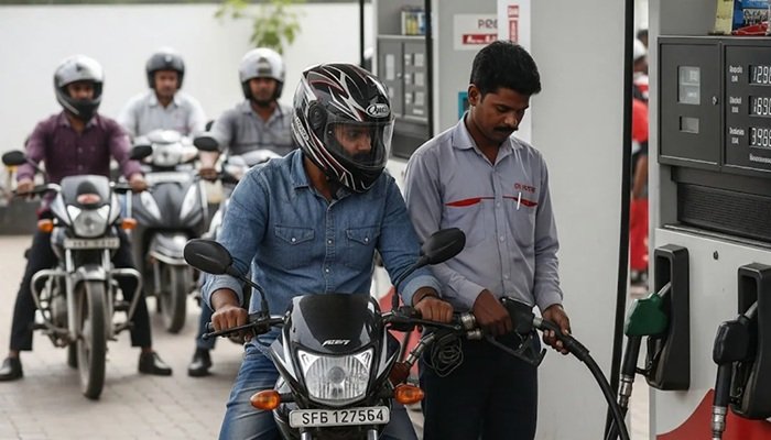 कल से 'नो हेलमेट, नो फ्यूल', सीएम योगी ने कहा- पहले हेलमेट, बाद में ईंधन