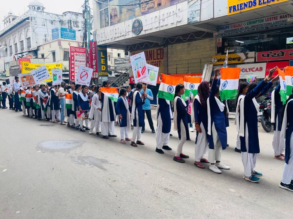 Lucknow News: स्वच्छता व पर्यावरण संरक्षण के साथ-साथ लखनऊवासियों में जगी देशभक्ति की भावना