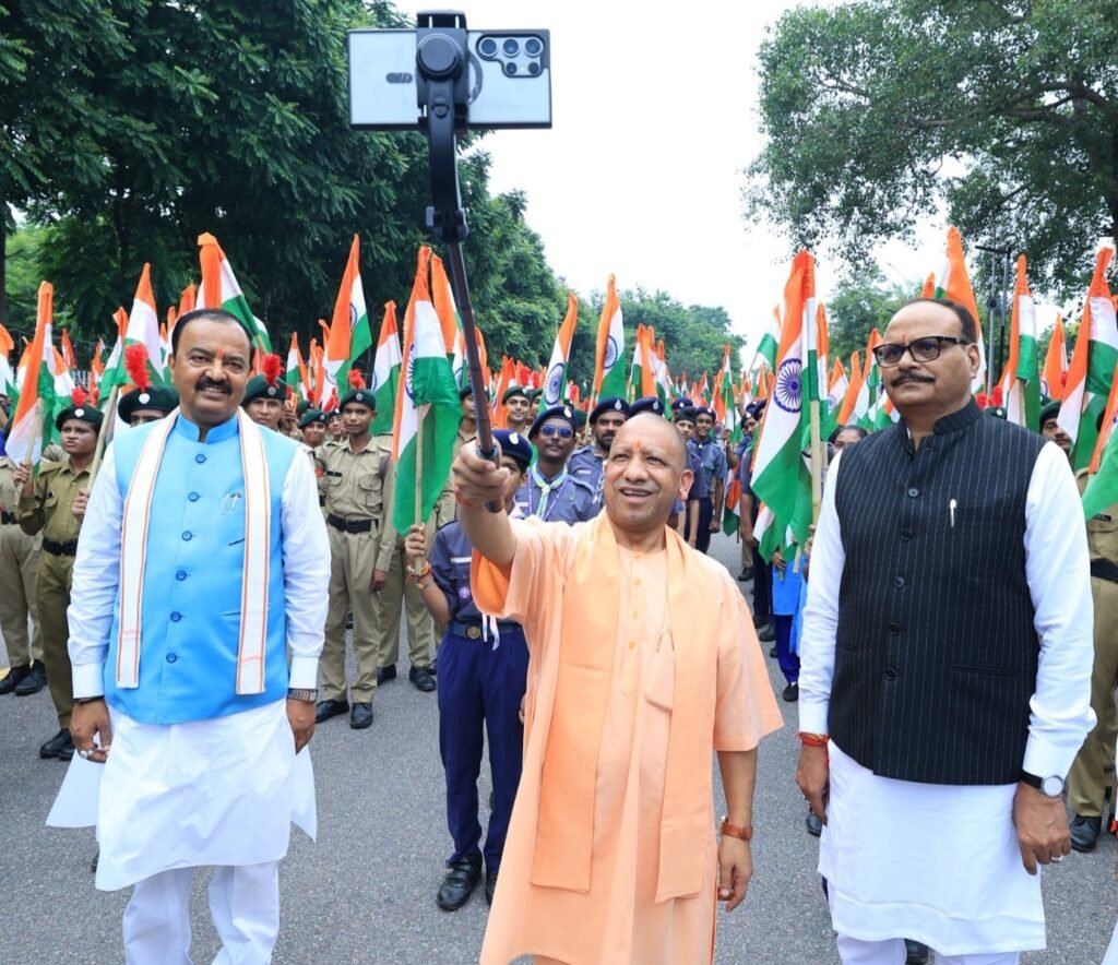 सीएम योगी ने बताया- आखिर क्या है तिरंगा यात्रा का ‘भाव’