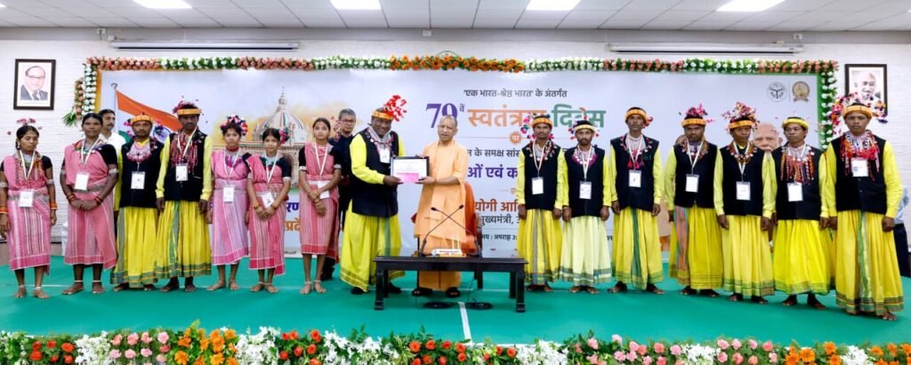 UP News: CM Yogi ने कलाकारों को किया सम्मानित, संस्कृति एप का किया शुभारंभ