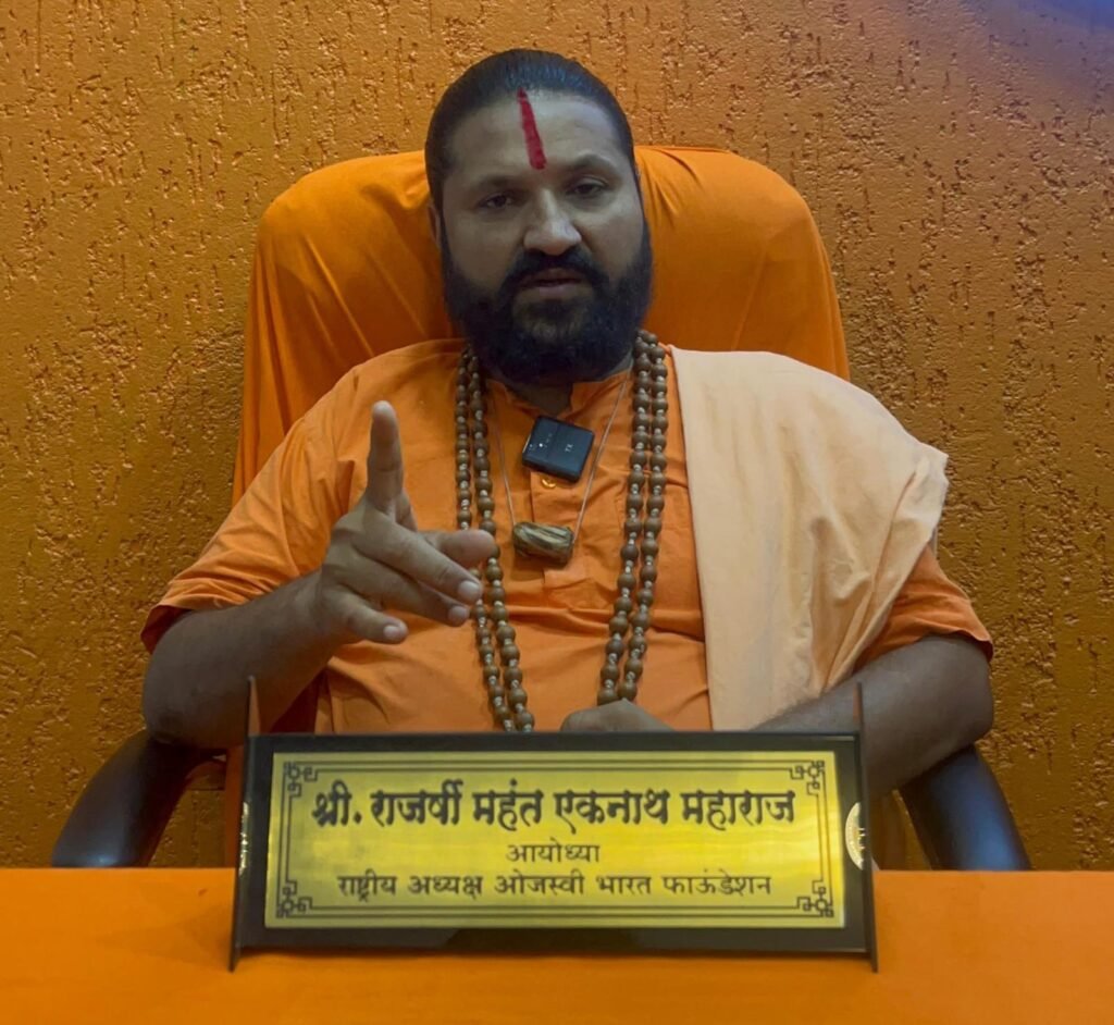 गीता बनाम संविधान: एकनाथ महाराज और अनिरुद्ध आचार्य आमने-सामने, आंदोलन की चेतावनी