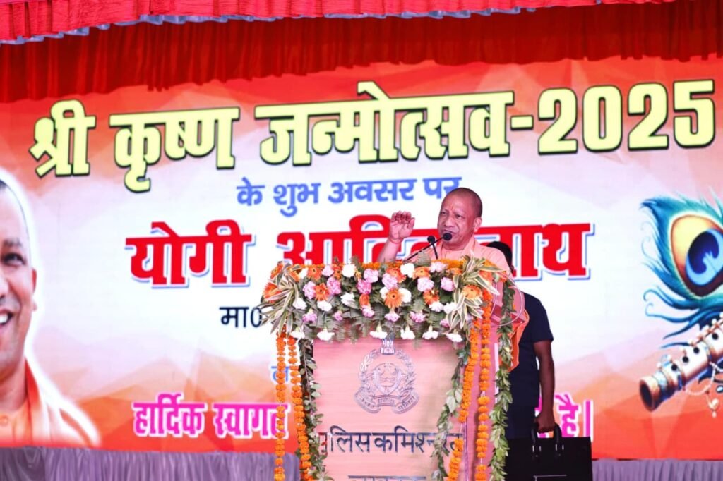 पुलिस का काम कानून-व्यवस्था बनाए रखने तक सीमित नहीं: सीएम योगी