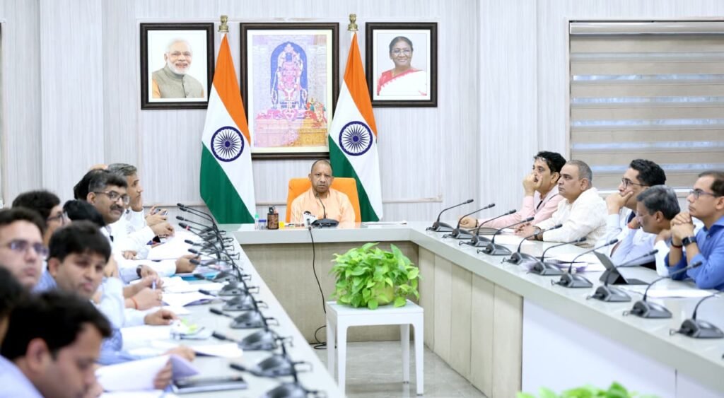 UP बनेगा इलेक्ट्रॉनिक्स मैन्युफैक्चरिंग का ग्लोबल सेंटर: CM Yogi