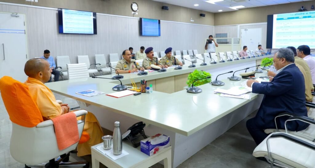 होमगार्डों के रिक्त पदों पर नए एनरोलमेंट की प्रक्रिया तत्काल शुरू करे: सीएम योगी