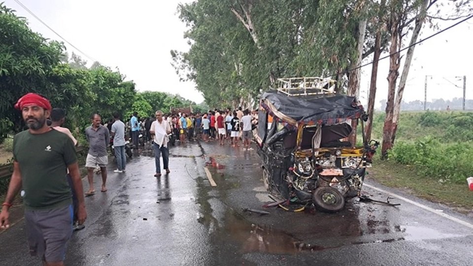 Bihar Accident News: पटना में भीषण सड़क हादसा, गंगा स्नान के लिए जा रहे आठ की दर्दनाक मौत