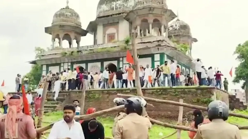 फतेहपुर विवाद: ‘आप’ ने बीजेपी पर लगाया माहौल बिगाड़ने का आरोप