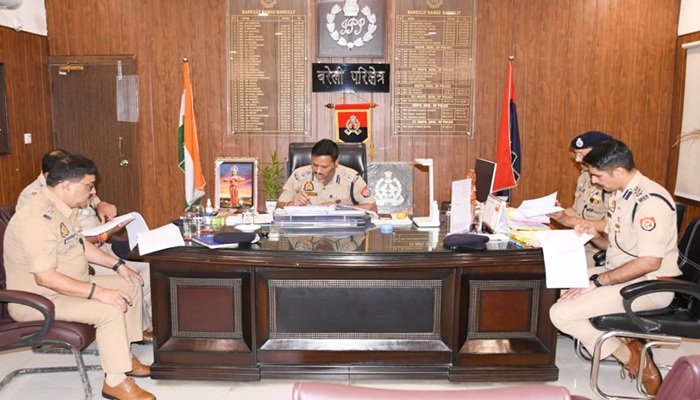 बरेली में डीआईजी की समीक्षा बैठक, हत्या-लूट और दुष्कर्म के मामले में कड़ी कार्रवाई के निर्देश
