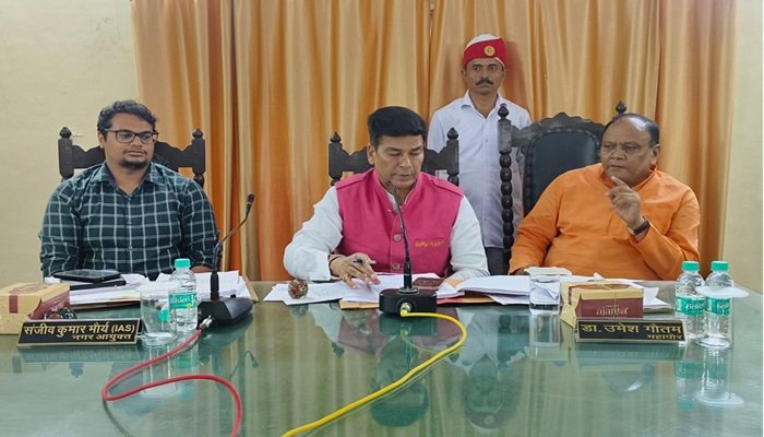 बरेली नगर निगम की सदन मीटिंग में उठे कई मुद्दे, पार्षदों की बात न सुनने पर अधिकारी के खिलाफ आएगा प्रस्‍ताव
