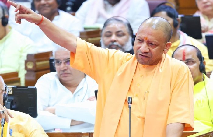 परिवार डेवलपमेंट अथॉरिटी ने विपक्ष को बनाया कूप मंडूप: योगी आदित्यनाथ