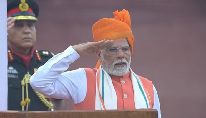 चौथी बार पहनी केसरिया पगड़ी, 12 सालों में ऐसा रहा पीएम मोदी का स्वतंत्रता दिवस पहनावा
