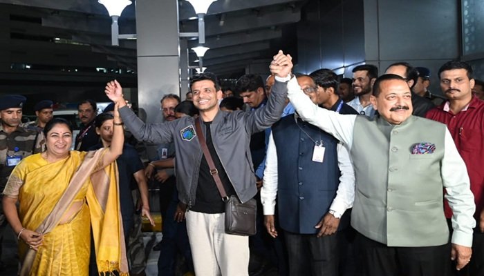 दिल्‍ली एयरपोर्ट पर एस्ट्रोनॉट शुभांशु शुक्‍ला का मंत्री जितेंद्र सिंह ने किया स्वागत, PM Modi से मिलेंगे