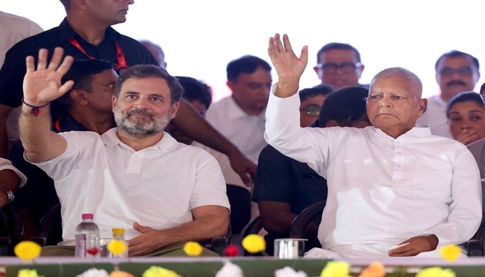 बिहार में 'वोट अधिकार यात्रा': राहुल बोले- ये संविधान बचाने की लड़ाई, बिहार में वोट चोरी नहीं होने देंगे 