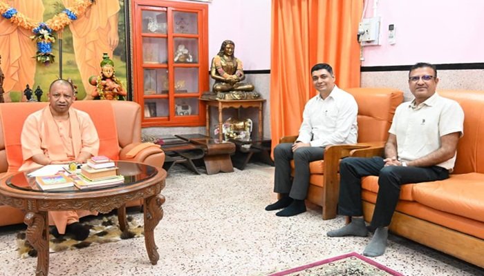 सीएम योगी से मिले आईआईए गोरखपुर के डिविजनल व चैप्‍टर चेयरमैन, इंडस्‍ट्री से जुड़े मुद्दों पर हुई चर्चा