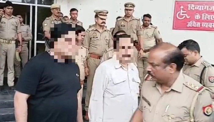 कानपुर के चर्चित वकील अखिलेश दुबे की ‘अदालत’ खतरे में, 11 दिन में हुईं 5 FIR