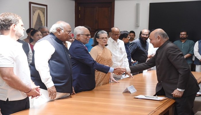 उप राष्ट्रपति चुनाव 2025: I.N.D.I.A उम्मीदवार बी सुदर्शन रेड्डी ने किया नामांकन, 9 सितंबर को चुनाव