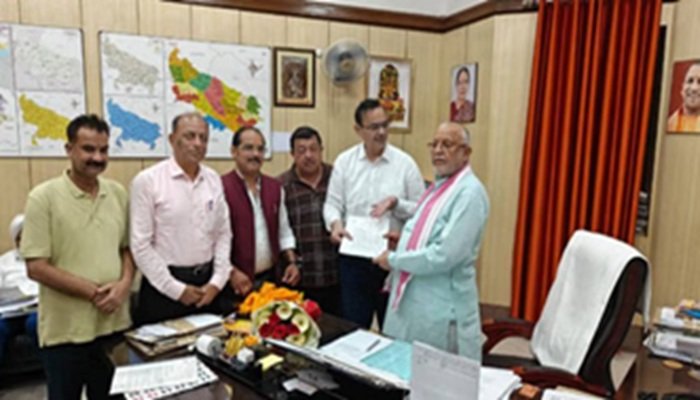 UP News: वित्त मंत्री से मिले व्यापारी, बोले- सभी कपड़ों पर लगे 5% जीएसटी