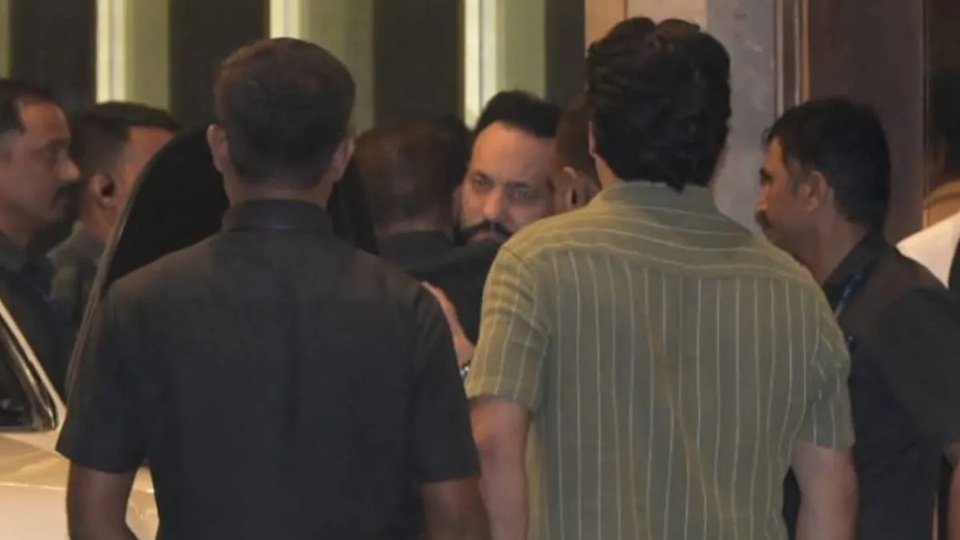 Salman Khan: शेरा के दु:ख में शामिल हुए सलमान खान, लगाया गले