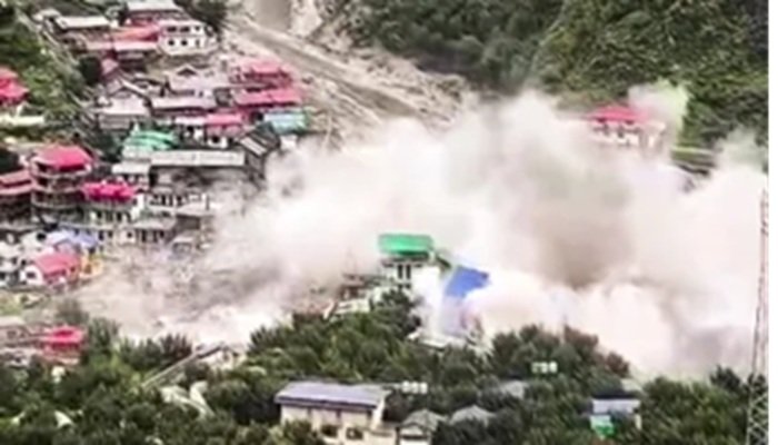 Uttarkashi Cloud Burst: धराली की तबाही, सेना का कैंप भी चपेट में; 8-10 जवान लापता