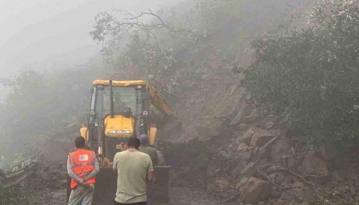 सिक्किम में लैंडस्लाइड से चार लोगों की मौत, ऋषिकेश गंगोत्री हाईवे के पास भी भूस्खलन