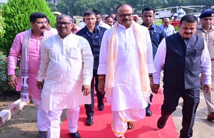 जौनपुर पहुंचे डिप्टी सीएम ब्रजेश पाठक, अस्पतालों-बस्तियों का निरीक्षण; स्वास्थ्य सेवाओं में सुधार के दिए निर्देश