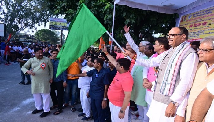 बरेली में बृजेश पाठक ने दिखाई नमो मैराथन को झंडी, राष्‍ट्र निर्माण में बढ़ रही युवाओं की भागीदारी