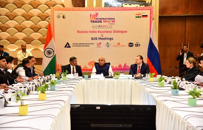 यूपी इंटरनेशनल ट्रेड शो 2025: मंत्री राकेश सचान बोले- निवेश की अपार संभावनाएं, हरसंभव मदद करेगी सरकार