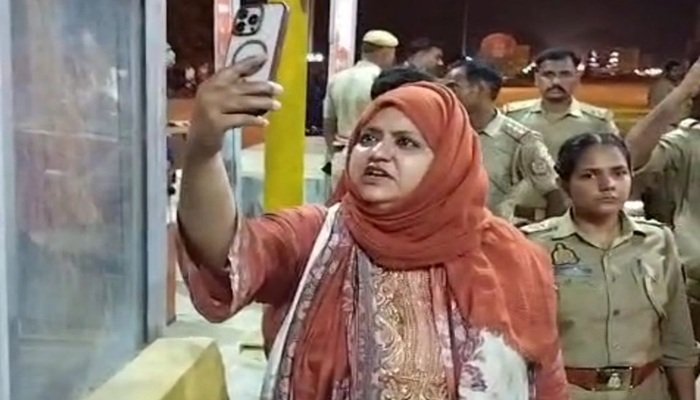 बरेली जा रही सुमैया राणा को फरीदपुर टोल प्लाजा से पुलिस ने वापस भेजा