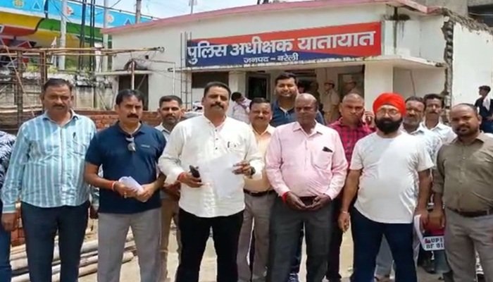 बरेली में अवैध ट्रैक्टर-ट्रॉली से ट्रक व्यवसाय प्रभावित, ट्रांसपोर्ट यूनियन ने SP को दिया ज्ञापन