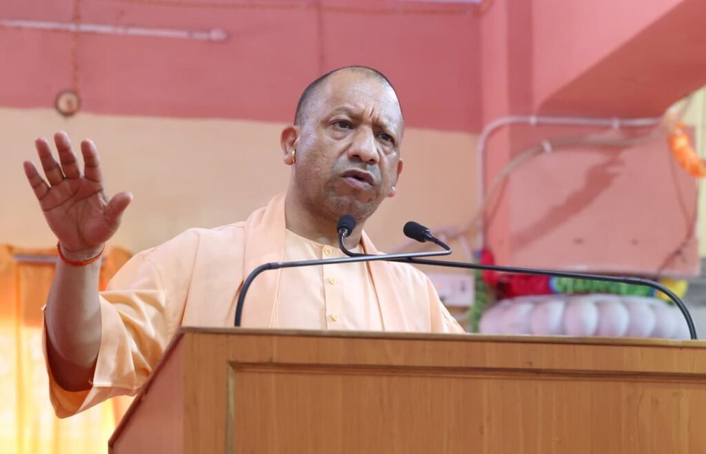 योग्य गुरु मिले तो कोई भी मनुष्य अयोग्य नहीं: CM Yogi