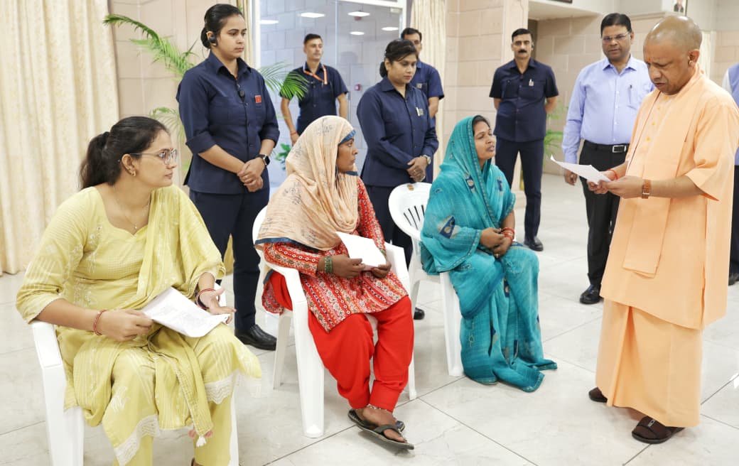 CM Yogi Janta Darshan: परेशान न हों, इलाज में मदद करेगी सरकार