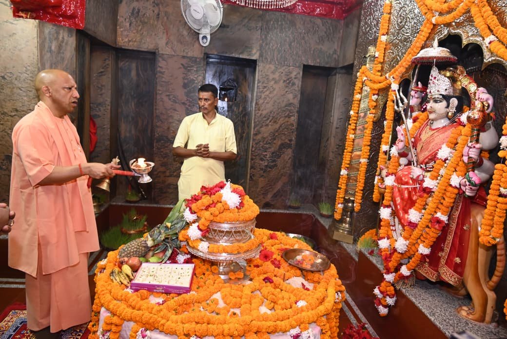 CM Yogi ने किए मां पाटेश्वरी के दर्शन-पूजन, शारदीय नवरात्रि में मां के चरणों में लगाई हाजिरी