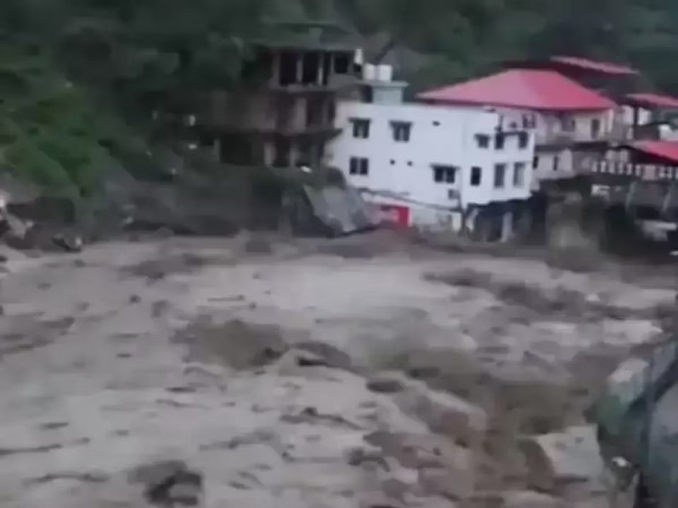 Dehradun Cloudburst: देहरादून के सहस्रधारा में फटा बादल, कई होटलों-दुकानों को नुकसान