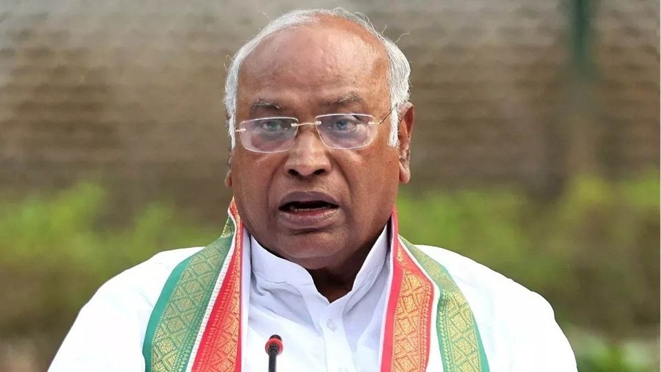 Congress Party: बिहार में कांग्रेस कार्यसमिति की बैठक, जानिए मल्लिकार्जुन खरगे ने क्या कहा?