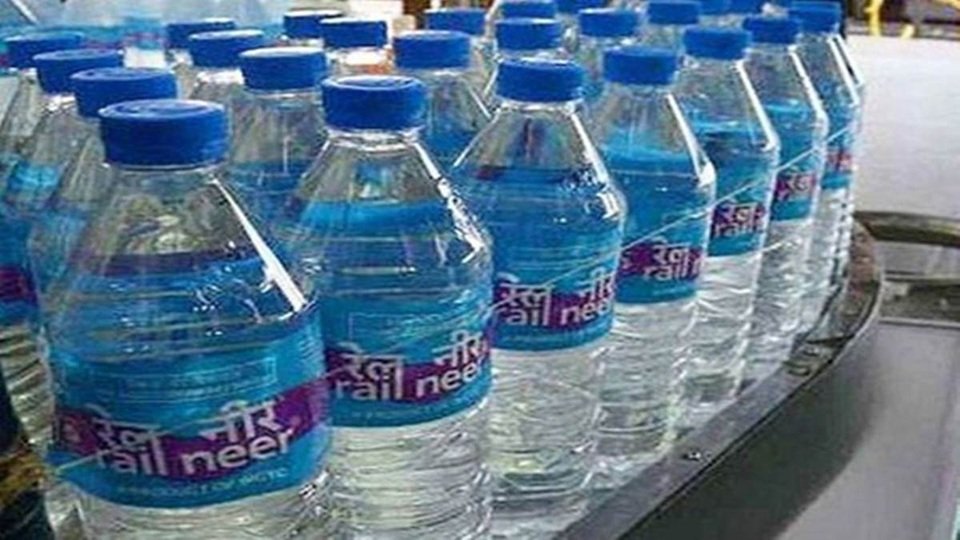 Rail Neer Price: अब इतने रुपये में मिलेगी रेल नीर की एक लीटर वाली बोतल