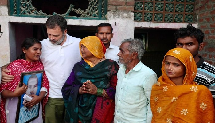 हरिओम वाल्‍मीकि के परिवार से मिले राहुल गांधी, बोले- उन्‍हें डराया जा रहा, हम हर संभव मदद करेंगे