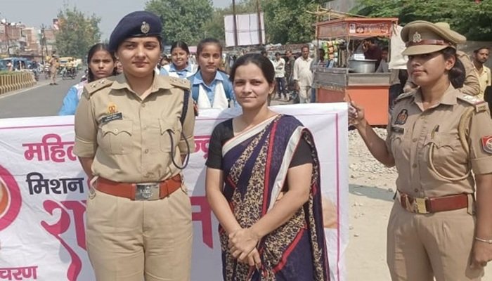 बरेली में महिला सुरक्षा और आत्मनिर्भरता का संदेश लेकर सड़कों पर उतरीं छात्राएं, ASP सोनाली मिश्रा ने बढ़ाया उत्साह
