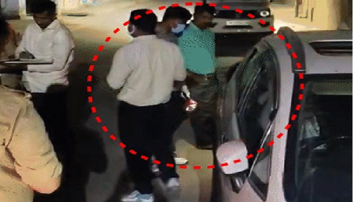 लखनऊ में DM आवास के पास कार लॉक करके गोली मारकर किया सुसाइड, रिवॉल्वर और कारतूस मिले