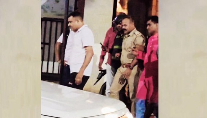 सामूहिक दुष्कर्म मामले से नाम हटाने के लिए दरोगा ने मांगे दो लाख, एंटी करप्शन टीम ने दबोचा