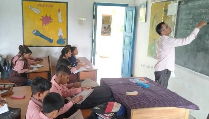 यूपी में शिक्षकों की नियुक्ति प्रक्रिया का रास्‍ता साफ, टीचर-प्रिंसिपल पदों के लिए मांगे आवेदन