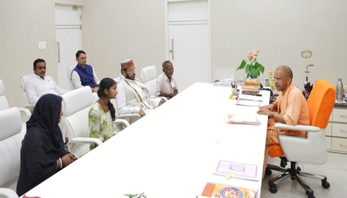 रायबरेली में मारे गए हरिओम की पत्नी ने की सीएम योगी से मुलाकात, मिला न्‍याय का आश्‍वासन
