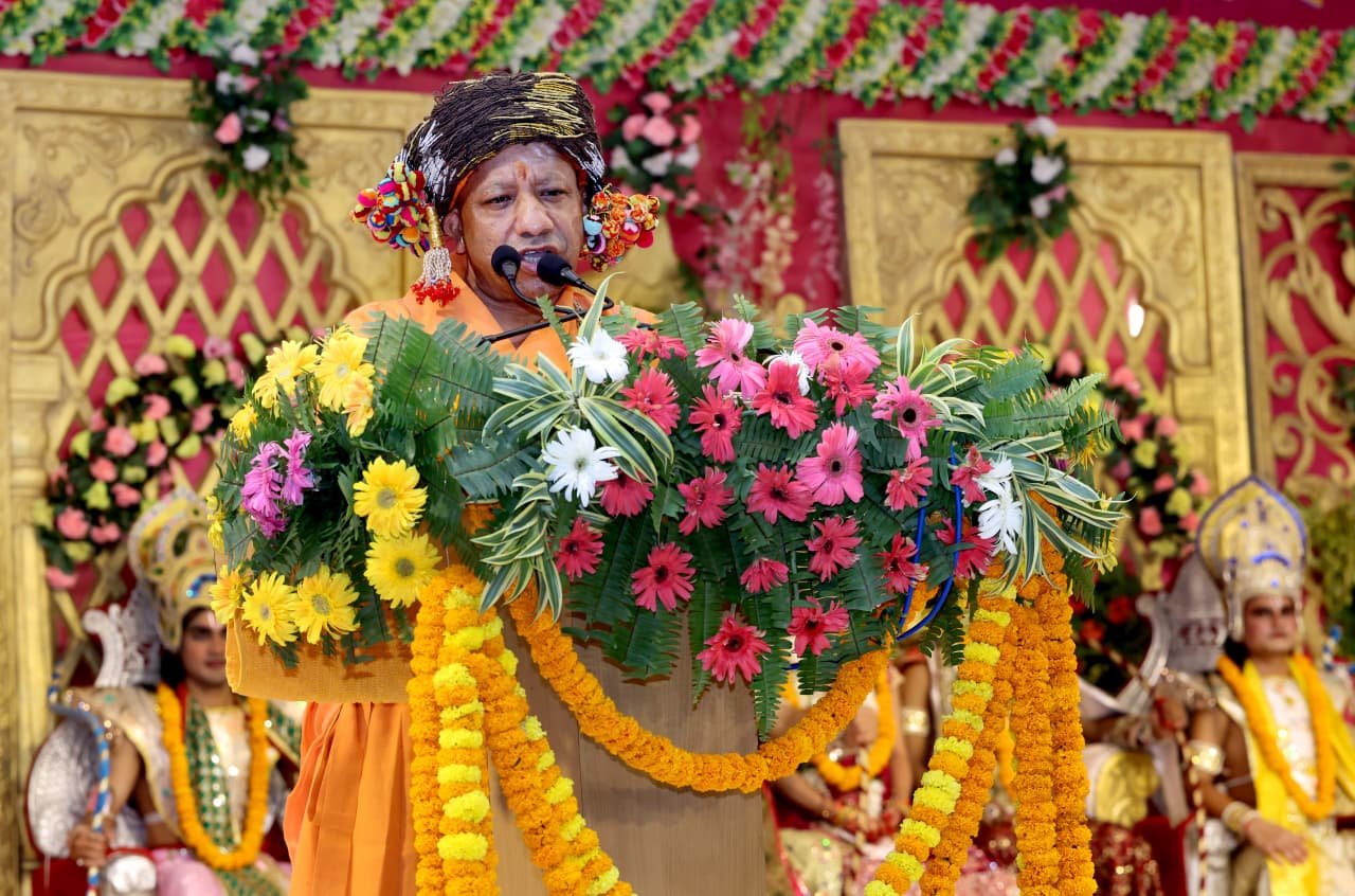 बदले नामों से मौजूद हैं रामायण व महाभारत के खल पात्र: CM Yogi
