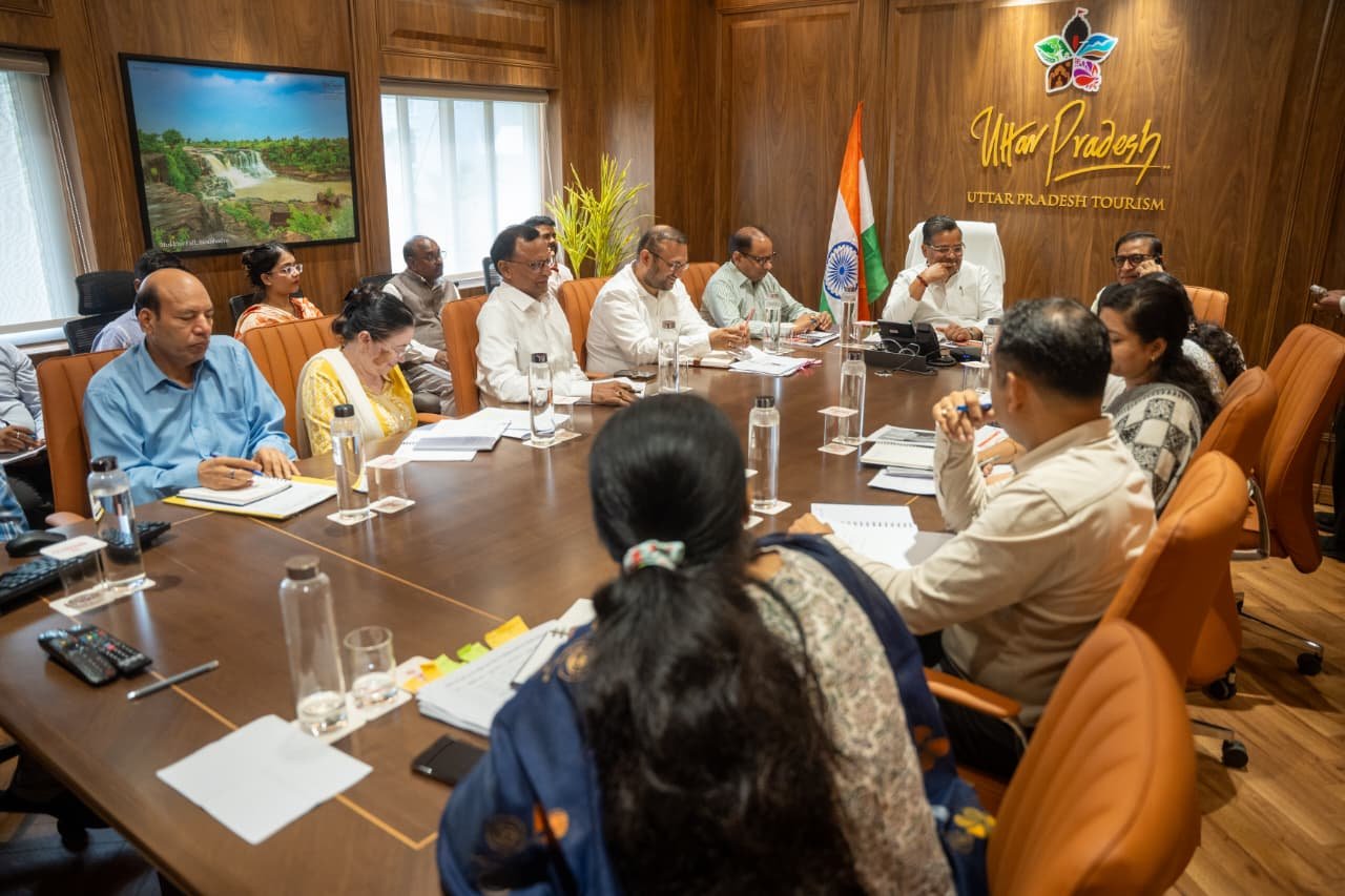 Deepotsav 2025 को दिव्य और भव्य रूप देने में कोई कमी न छोड़ी जाए: जयवीर सिंह